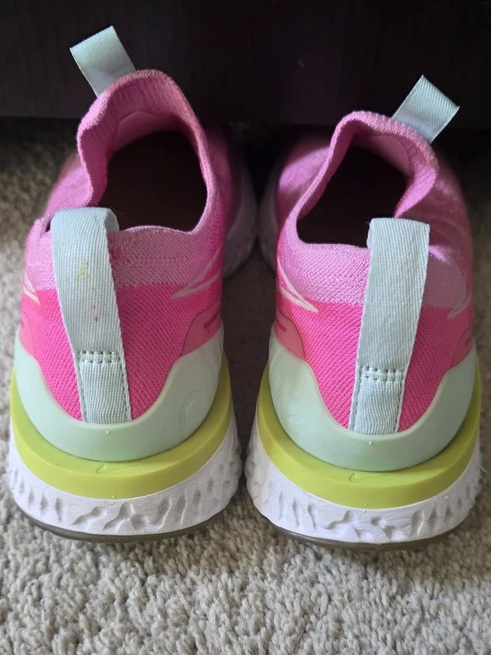 Nike slip design